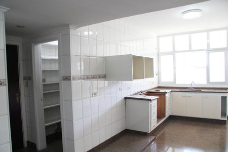 Apartamento à venda com 240m², 5 quartos e 2 vagasCozinha