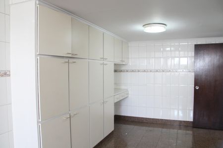 Apartamento à venda com 240m², 5 quartos e 2 vagasCozinha