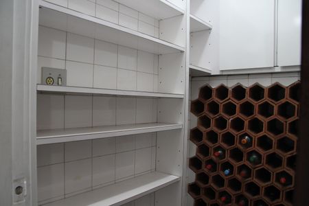 Apartamento à venda com 240m², 5 quartos e 2 vagasCozinha / Adega