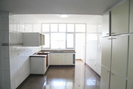 Apartamento à venda com 240m², 5 quartos e 2 vagasCozinha
