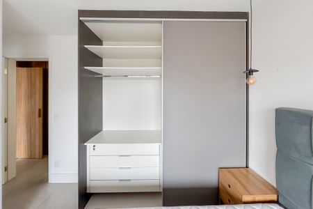 Apartamento à venda com 72m², 1 quarto e 1 vagaSuíte - Armários