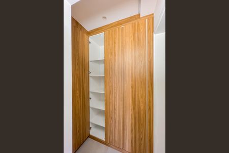 Apartamento à venda com 72m², 1 quarto e 1 vagaCorredor - Armários