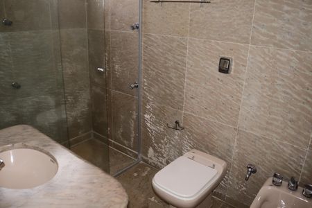 Apartamento para alugar com 344m², 4 quartos e 5 vagasBanheiro da Suíte 1