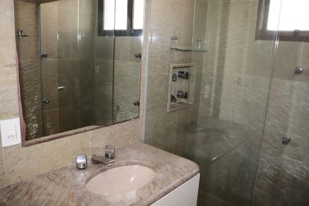 Apartamento para alugar com 344m², 4 quartos e 5 vagasBanheiro da Suíte 1