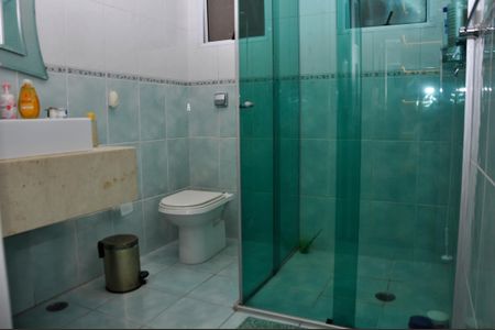 Casa à venda com 311m², 4 quartos e 4 vagas Casa à venda com 311m², 4 quartos e 4 vagasBanheiro da Suíte 2