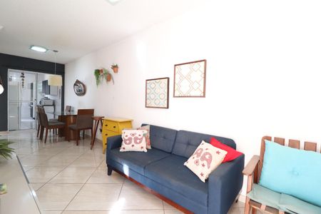 Sala de casa de condomínio para alugar com 3 quartos, 142m² em Aclimação, Uberlândia