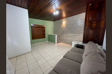 Casa para alugar com 100m², 3 quartos e 2 vagasSala