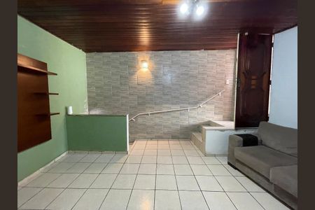 Casa para alugar com 100m², 3 quartos e 2 vagasSala