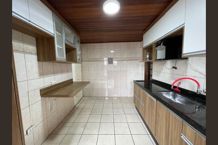 Casa para alugar com 100m², 3 quartos e 2 vagasCozinha