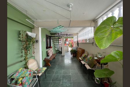 Casa para alugar com 100m², 3 quartos e 2 vagasQuintal