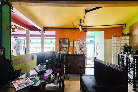 Casa à venda com 480m², 4 quartos e 8 vagas Casa à venda com 480m², 4 quartos e 8 vagasGaragem