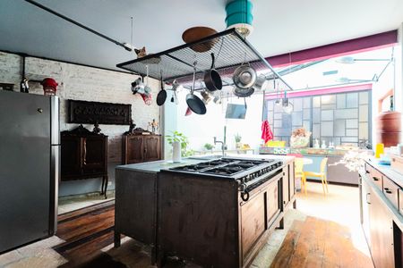 Casa à venda com 480m², 4 quartos e 8 vagas Casa à venda com 480m², 4 quartos e 8 vagasCozinha