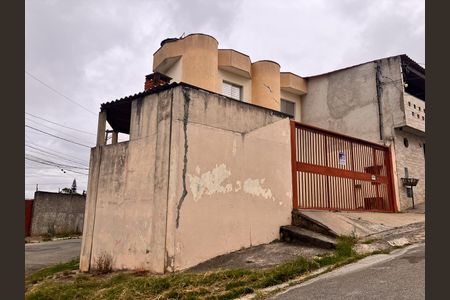 Casa para alugar com 84m², 2 quartos e 2 vagasFachada