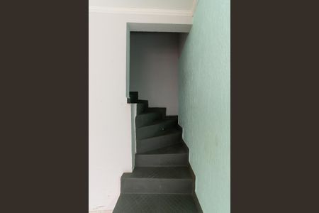 Casa para alugar com 84m², 2 quartos e 2 vagasEscada