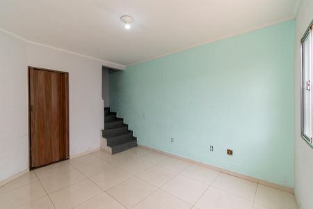 Casa para alugar com 84m², 2 quartos e 2 vagasSala