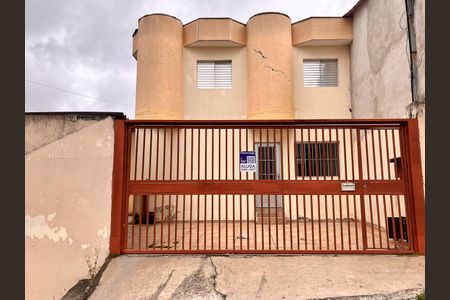 Casa para alugar com 84m², 2 quartos e 2 vagasFachada