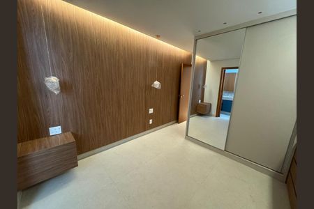 Apartamento à venda com 152m², 2 quartos e 2 vagasSuíte