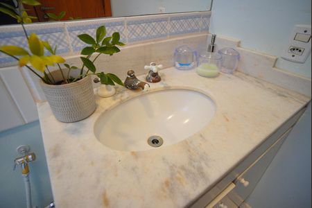 Casa para alugar com 280m², 4 quartos e 2 vagasBanheiro Social