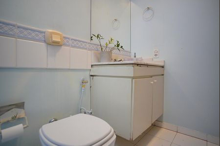 Casa para alugar com 280m², 4 quartos e 2 vagasBanheiro Social