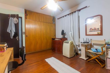 Casa à venda com 203m², 6 quartos e 7 vagasQuarto 2