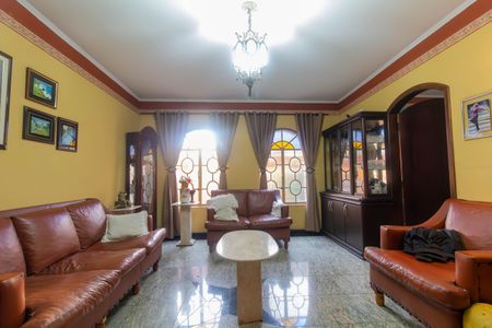 Casa à venda com 203m², 6 quartos e 7 vagasSala