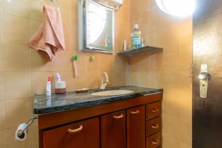 Casa à venda com 203m², 6 quartos e 7 vagasBanheiro 2