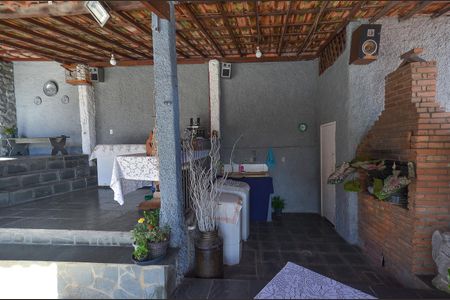 Casa para alugar com 313m², 2 quartos e 2 vagas Casa para alugar com 313m², 2 quartos e 2 vagasÁrea externa - Churrasqueira