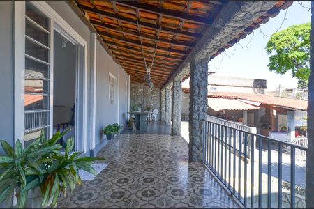 Casa para alugar com 313m², 2 quartos e 2 vagas Casa para alugar com 313m², 2 quartos e 2 vagasÁrea externa - Varanda