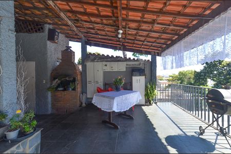 Casa para alugar com 313m², 2 quartos e 2 vagas Casa para alugar com 313m², 2 quartos e 2 vagasÁrea externa - Churrasqueira