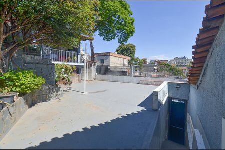 Casa para alugar com 313m², 2 quartos e 2 vagas Casa para alugar com 313m², 2 quartos e 2 vagasÁrea externa