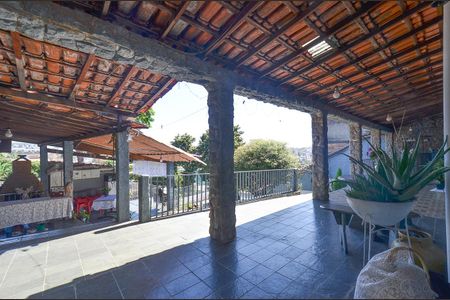 Casa para alugar com 313m², 2 quartos e 2 vagas Casa para alugar com 313m², 2 quartos e 2 vagasÁrea externa