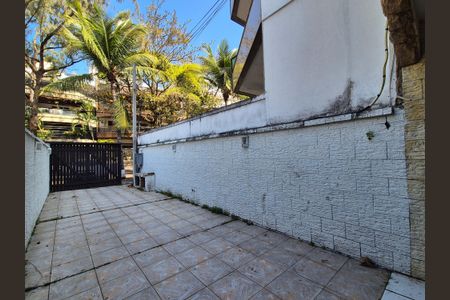 Casa para alugar com 200m², 3 quartos e 3 vagas Casa para alugar com 200m², 3 quartos e 3 vagasVaranda