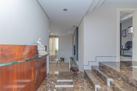 Casa à venda com 450m², 4 quartos e 3 vagas Casa à venda com 450m², 4 quartos e 3 vagasCorredor