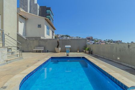 Casa à venda com 450m², 4 quartos e 3 vagas Casa à venda com 450m², 4 quartos e 3 vagasPiscina da Cobertura