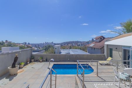 Casa à venda com 450m², 4 quartos e 3 vagas Casa à venda com 450m², 4 quartos e 3 vagasPiscina da Cobertura