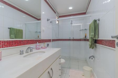 Casa à venda com 450m², 4 quartos e 3 vagas Casa à venda com 450m², 4 quartos e 3 vagasBanheiro da Suíte 3