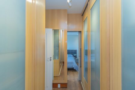 Casa à venda com 450m², 4 quartos e 3 vagas Casa à venda com 450m², 4 quartos e 3 vagasCorredor