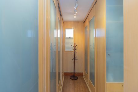 Casa à venda com 450m², 4 quartos e 3 vagas Casa à venda com 450m², 4 quartos e 3 vagasCorredor