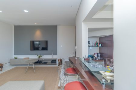 Casa à venda com 450m², 4 quartos e 3 vagas Casa à venda com 450m², 4 quartos e 3 vagasSala