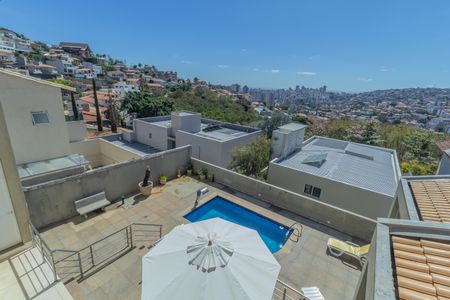 Casa à venda com 450m², 4 quartos e 3 vagas Casa à venda com 450m², 4 quartos e 3 vagasVista da Suíte 1