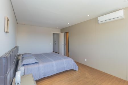 Casa à venda com 450m², 4 quartos e 3 vagas Casa à venda com 450m², 4 quartos e 3 vagasSuíte 1