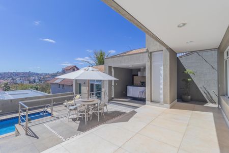 Casa à venda com 450m², 4 quartos e 3 vagas Casa à venda com 450m², 4 quartos e 3 vagasCobertura
