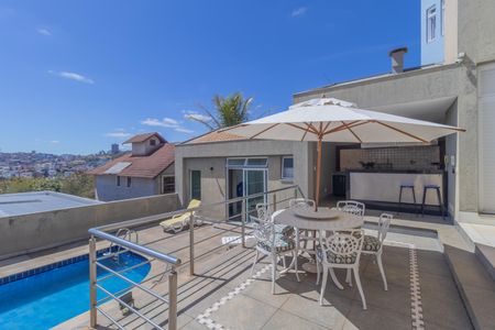 Casa à venda com 450m², 4 quartos e 3 vagas Casa à venda com 450m², 4 quartos e 3 vagasPiscina da Cobertura