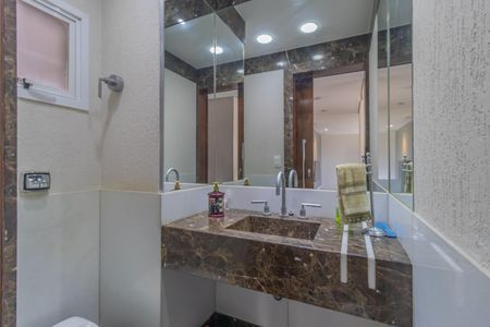 Casa à venda com 450m², 4 quartos e 3 vagas Casa à venda com 450m², 4 quartos e 3 vagasLavabo