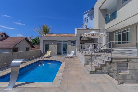 Casa à venda com 450m², 4 quartos e 3 vagas Casa à venda com 450m², 4 quartos e 3 vagasPiscina da Cobertura