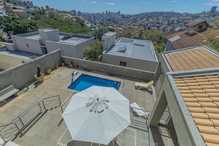 Casa à venda com 450m², 4 quartos e 3 vagas Casa à venda com 450m², 4 quartos e 3 vagasVista da Suíte 1