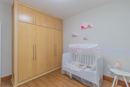 Casa à venda com 450m², 4 quartos e 3 vagas Casa à venda com 450m², 4 quartos e 3 vagasSuíte 2