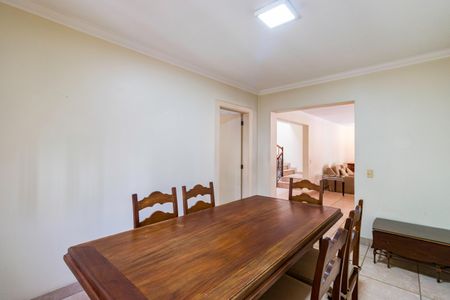 Casa para alugar com 611m², 4 quartos e 6 vagas Casa para alugar com 611m², 4 quartos e 6 vagasCopa