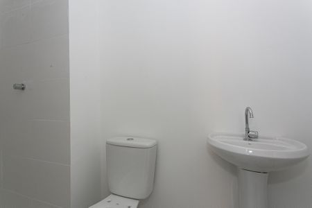 Banheiro de apartamento para alugar com 1 quarto, 28m² em Penha de França, São Paulo