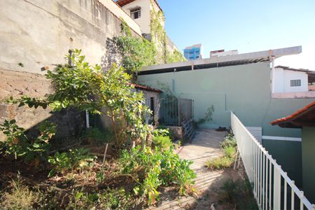 Casa à venda com 270m², 4 quartos e 4 vagas Casa à venda com 270m², 4 quartos e 4 vagasQuintal